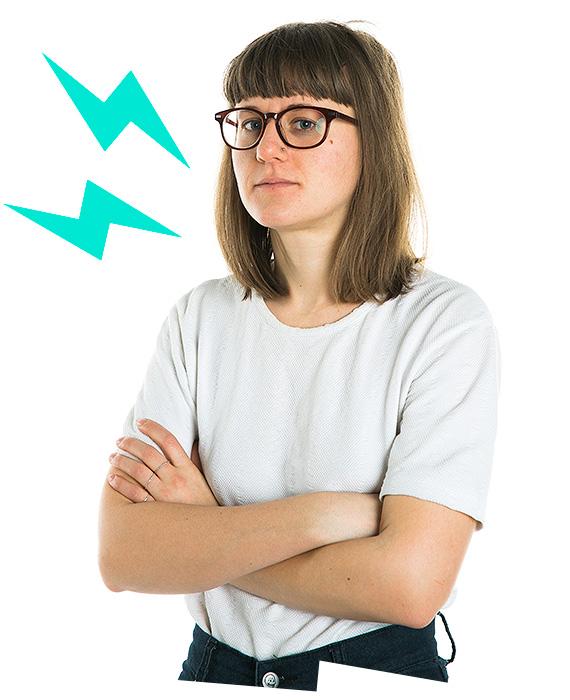 Bildtext: Foto på tuff tjej som det slår blixtar ur.